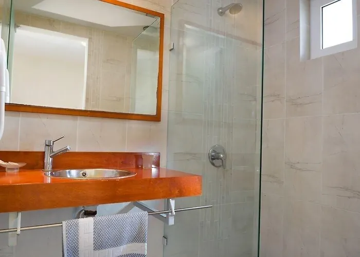 Gloria Maris And Hotell Laganas